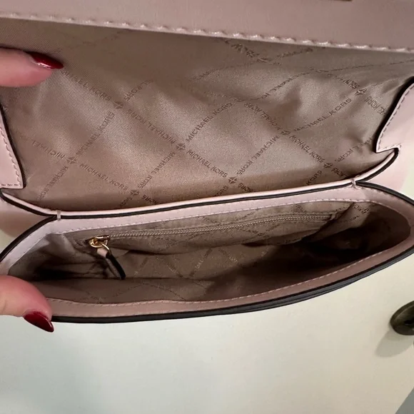 Michael Kors Light Pink Crossbody Bag with Gold Chain - Picture 3 of 4